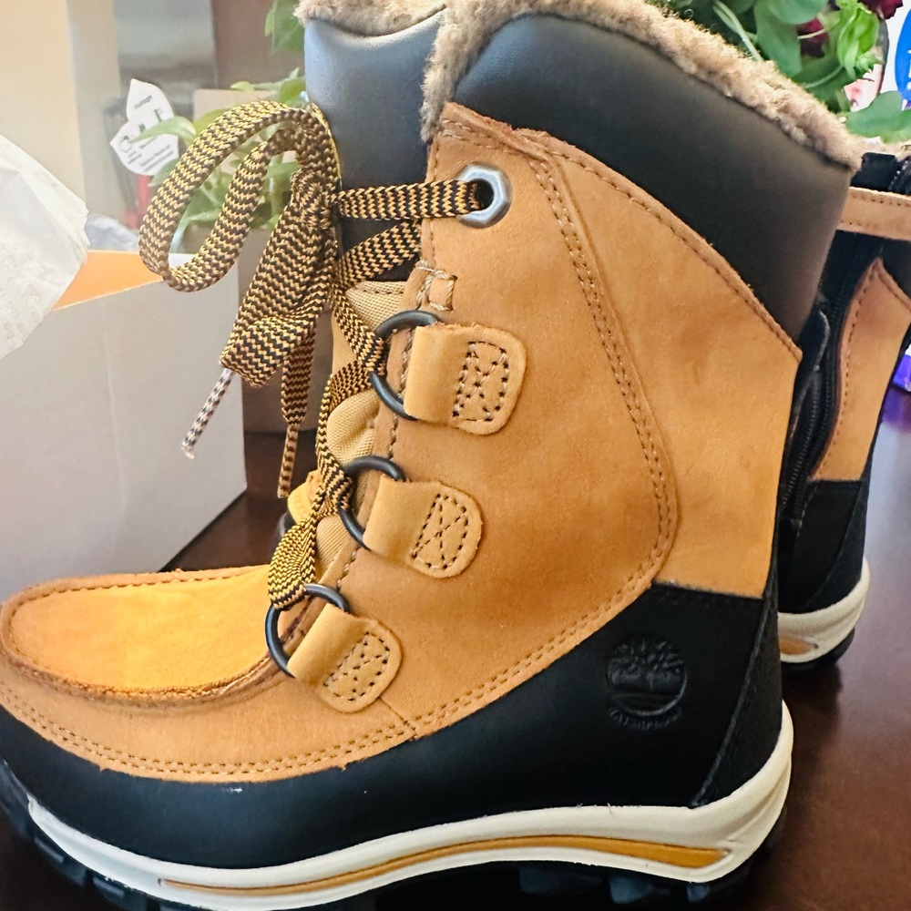 NWT Timberland Boots size 13 Youth